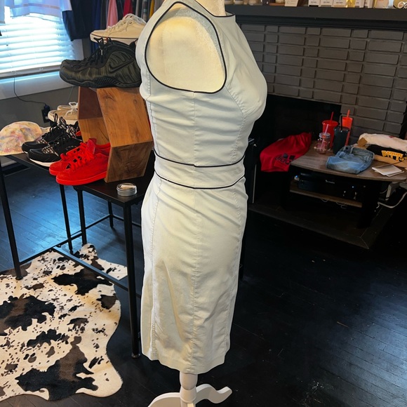 Express Form Fitting Stretch Dress - Picture 7 of 8